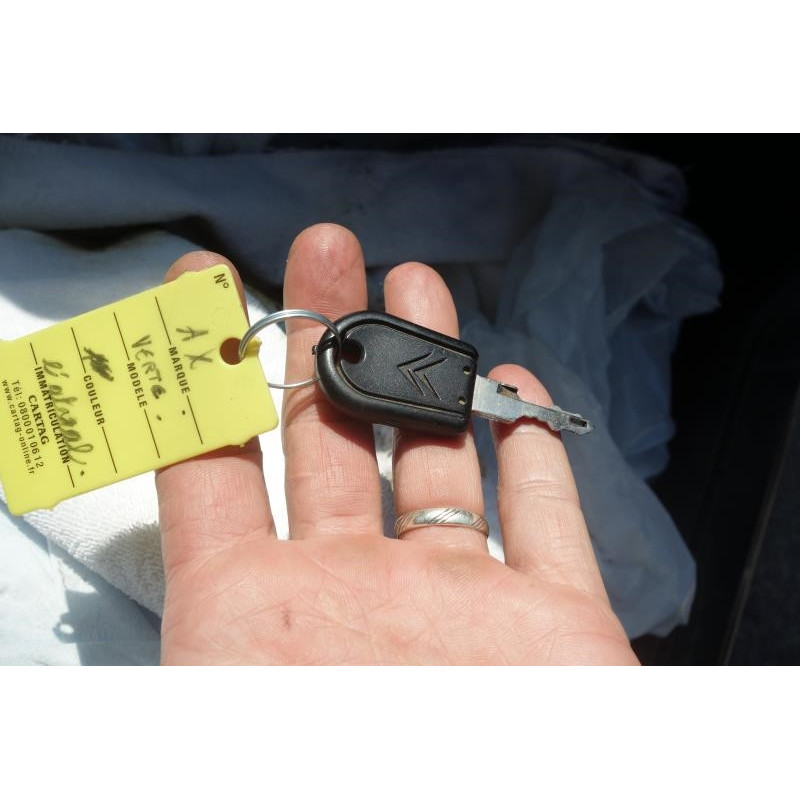 Attache ceinture arriere droit CITROEN AX Photo n°12
