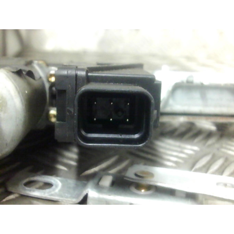 Leve vitre electrique avant droit OPEL CORSA C Photo n°1