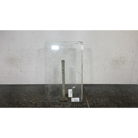 Vitre arriere droit MERCEDES VITO 638 Photo n°1