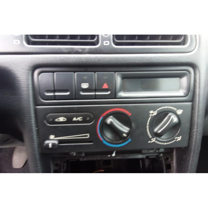 Attache ceinture arriere droit PEUGEOT 406 Photo n°10