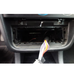 Attache ceinture arriere droit PEUGEOT 406