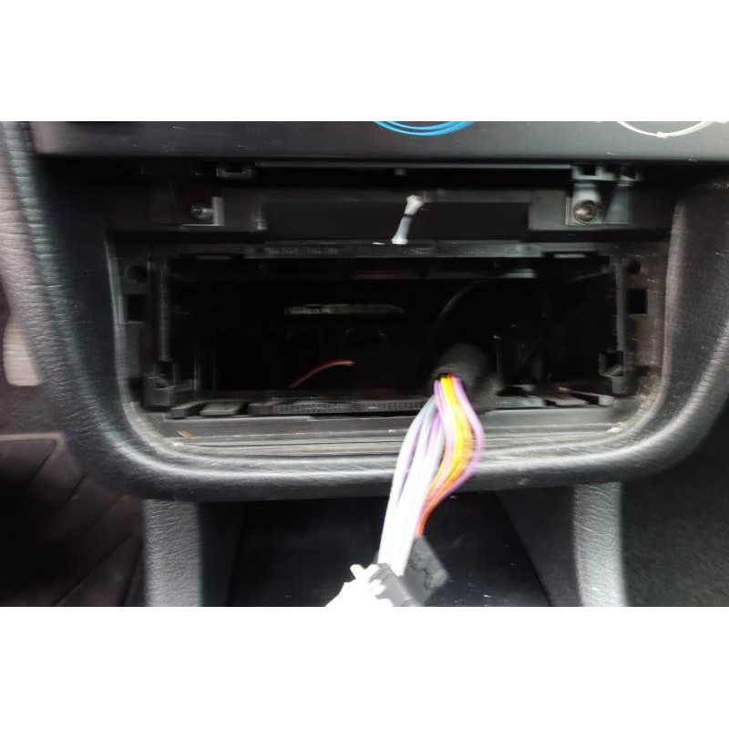 Attache ceinture arriere droit PEUGEOT 406 Photo n°12