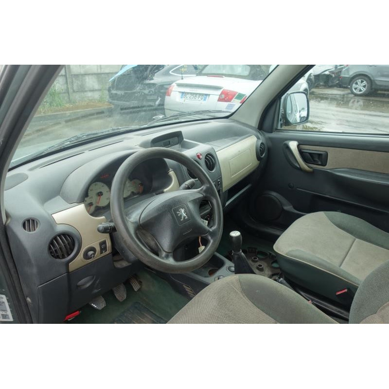 Attache ceinture arriere gauche PEUGEOT PARTNER 1 Photo n°4