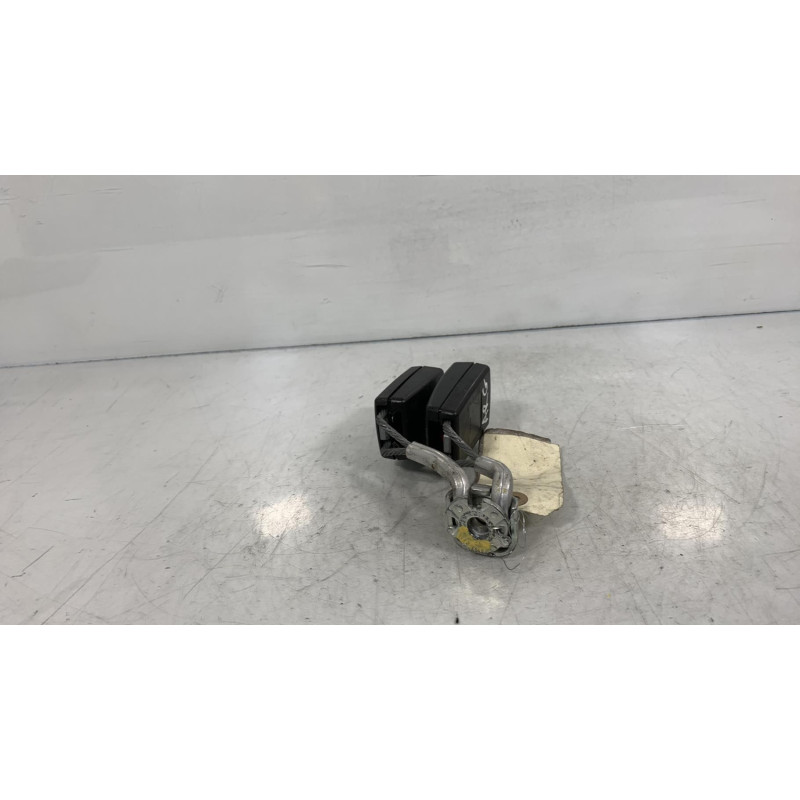 Attache ceinture arriere gauche VOLKSWAGEN PASSAT 5 Photo n°3