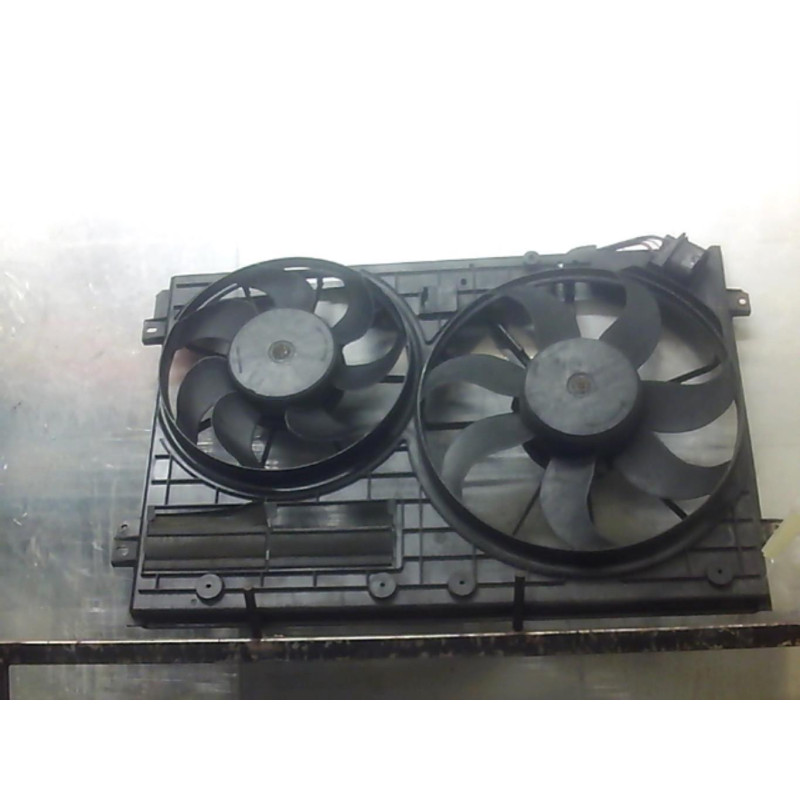Moto ventilateur radiateur VOLKSWAGEN PASSAT 5 Photo n°2