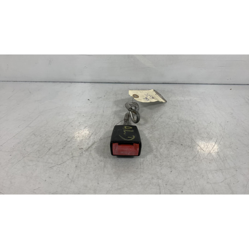 Attache ceinture arriere droit AUDI A3 2 Photo n°2