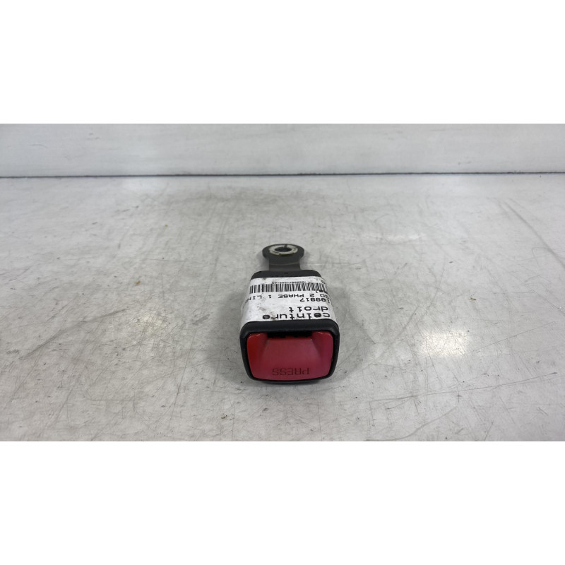 Attache ceinture arriere droit TOYOTA COROLLA VERSO 2 Photo n°1