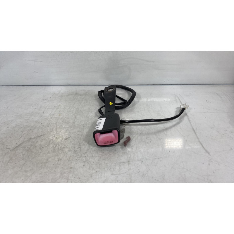 Attache ceinture avant droit TOYOTA COROLLA VERSO 2 Photo n°3