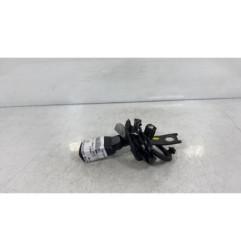 Attache ceinture avant gauche TOYOTA COROLLA VERSO 2