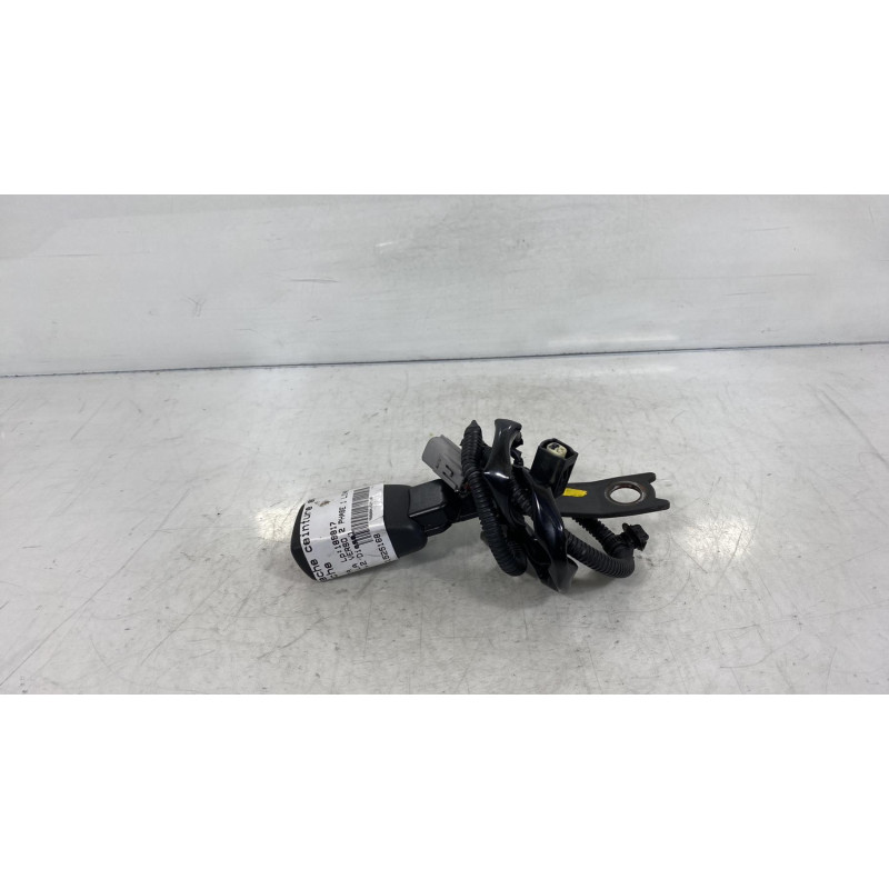 Attache ceinture avant gauche TOYOTA COROLLA VERSO 2 Photo n°2