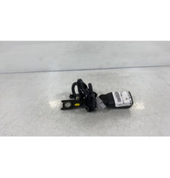 Attache ceinture avant gauche TOYOTA COROLLA VERSO 2