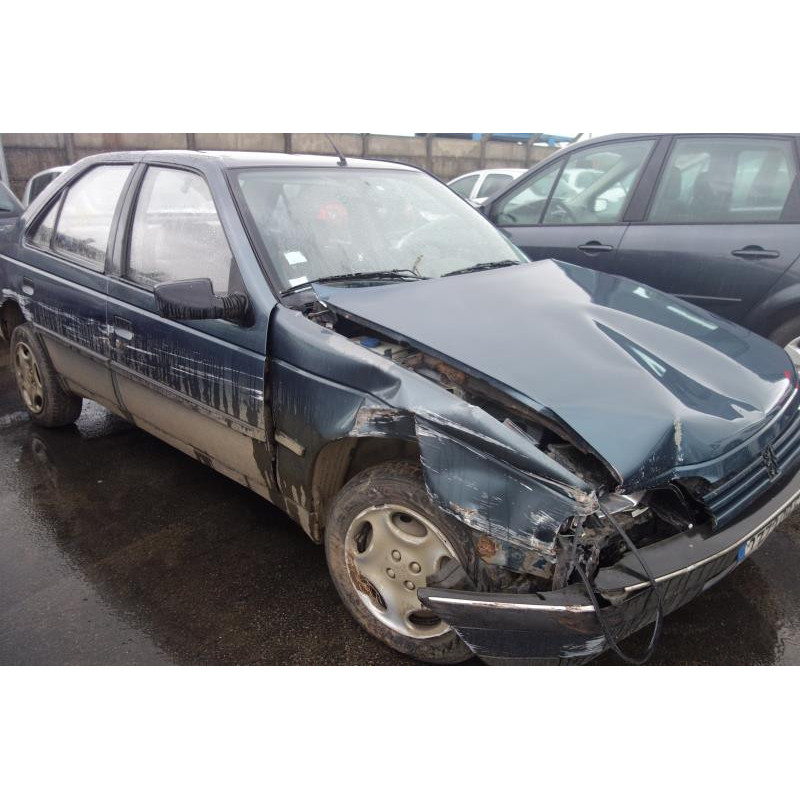 Attache ceinture arriere gauche PEUGEOT 405 Photo n°3