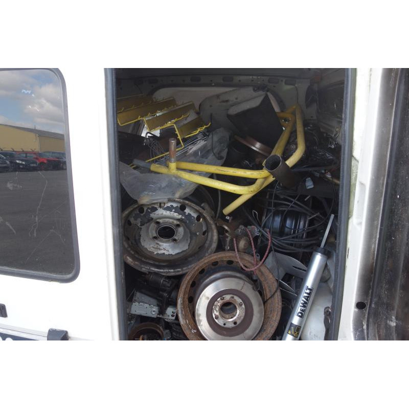 Attache ceinture avant droit RENAULT EXPRESS Photo n°8
