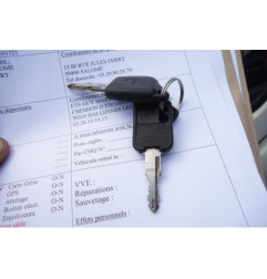 Attache ceinture avant droit RENAULT EXPRESS