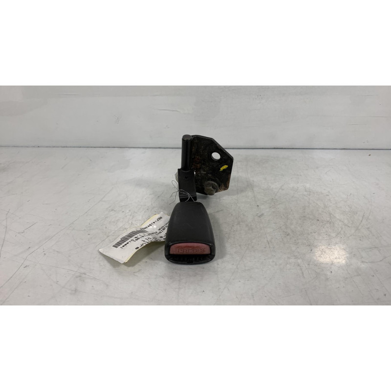 Attache ceinture arriere droit MITSUBISHI CARISMA Photo n°2