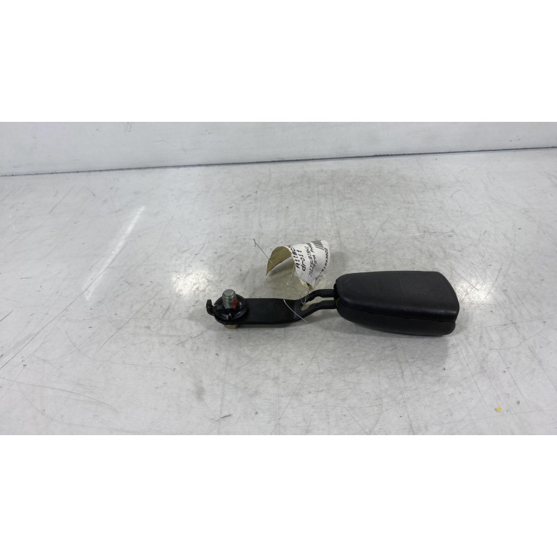 Attache ceinture avant droit MITSUBISHI CARISMA Photo n°3