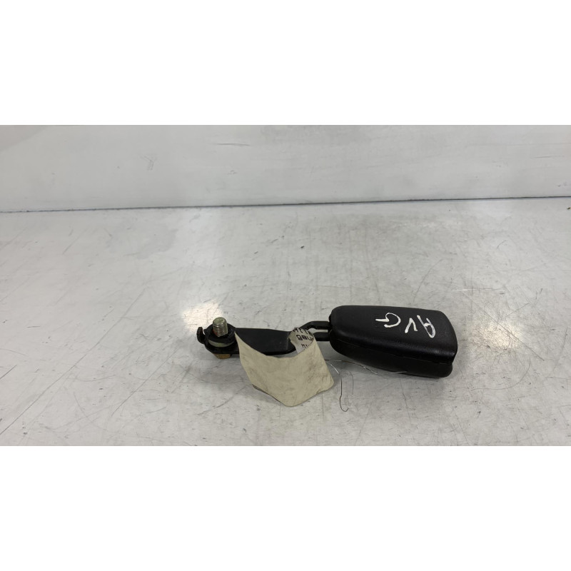 Attache ceinture avant gauche MITSUBISHI CARISMA Photo n°3