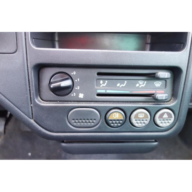 Malle/Hayon arriere PEUGEOT 106 Photo n°8