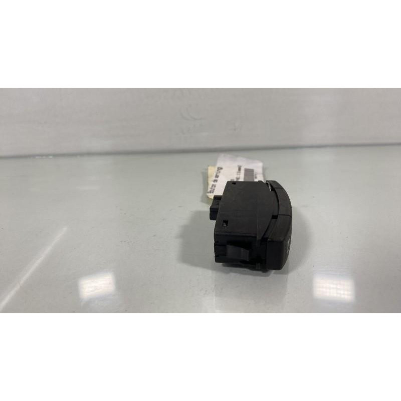 Bouton de warning BMW SERIE 1 E87 Photo n°2