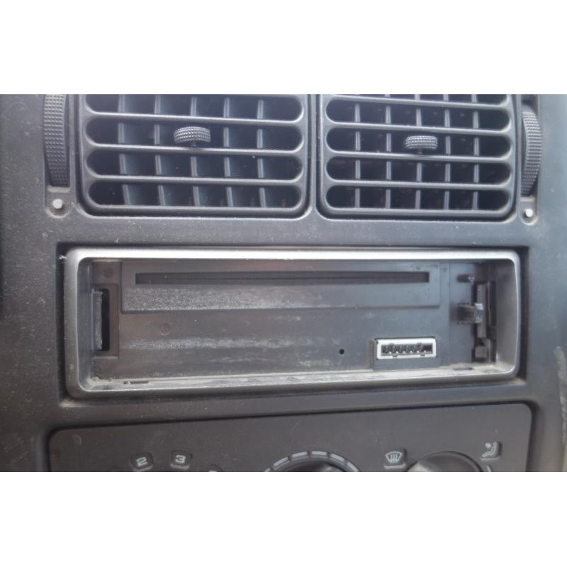 Custode arriere gauche VOLKSWAGEN POLO 3 Photo n°2