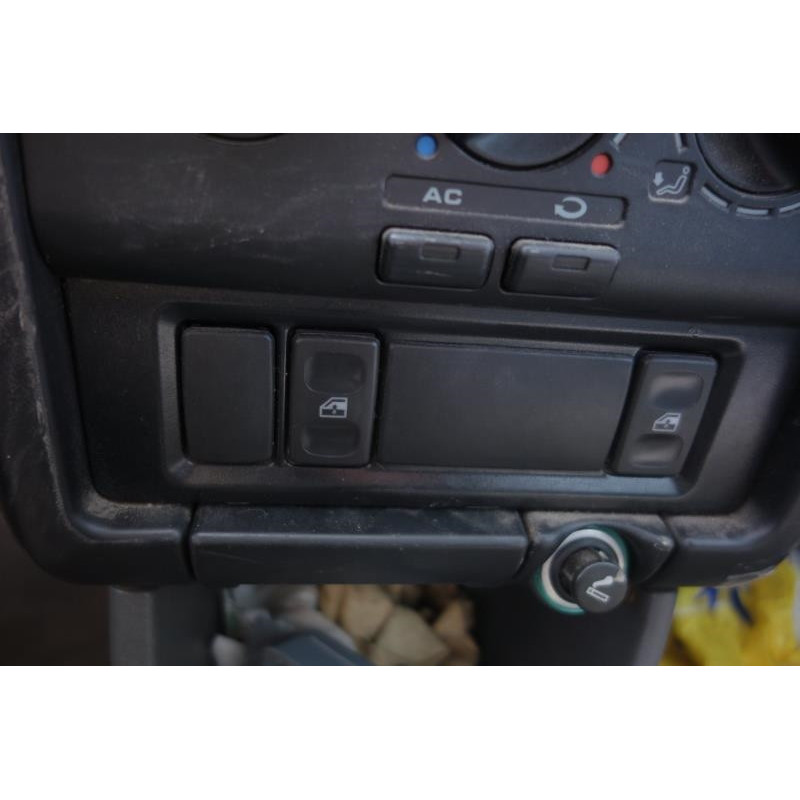 Verin de coffre VOLKSWAGEN POLO 3 Photo n°4