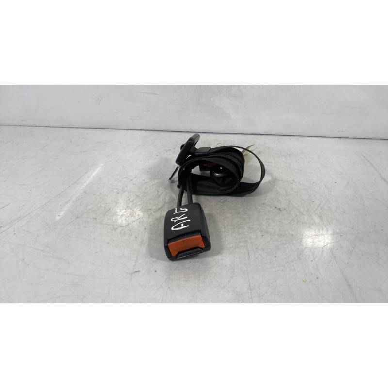 Attache ceinture arriere gauche VOLKSWAGEN PASSAT 3 Photo n°3