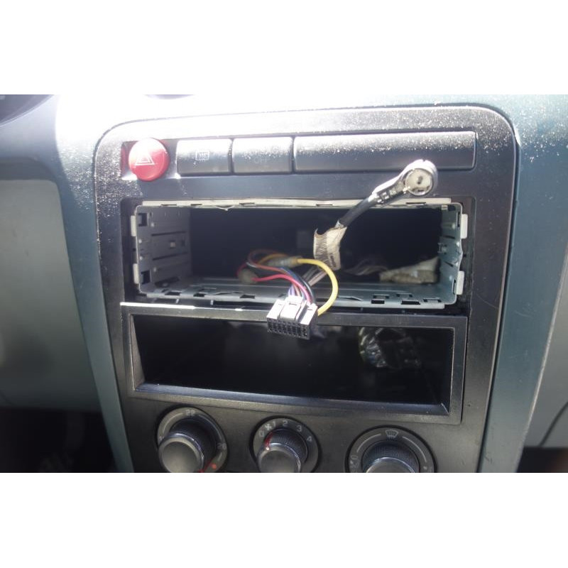 Attache ceinture arriere droit SEAT IBIZA 3 Photo n°7