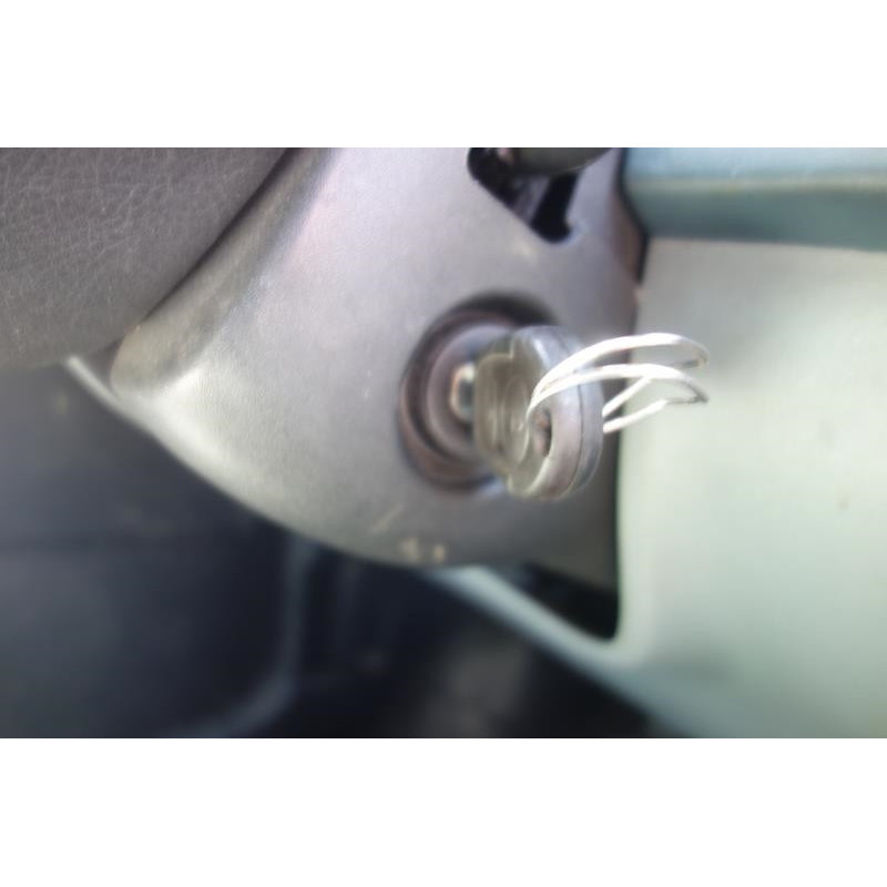 Attache ceinture arriere droit SEAT IBIZA 3 Photo n°9