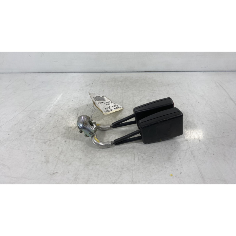 Attache ceinture arriere gauche SEAT IBIZA 3 Photo n°2