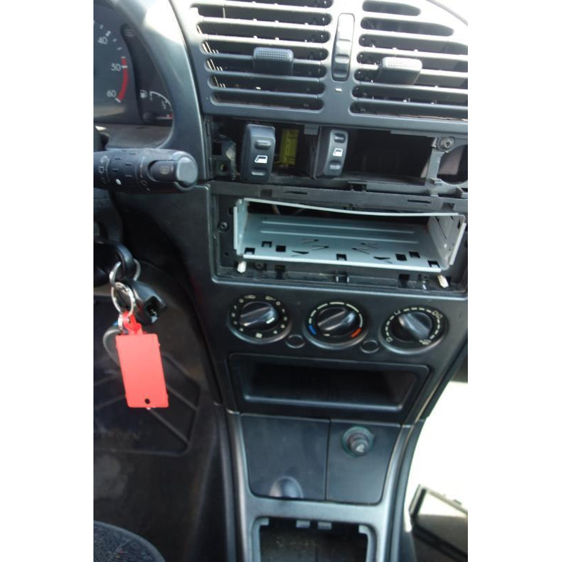 Attache ceinture arriere gauche CITROEN XSARA Photo n°8