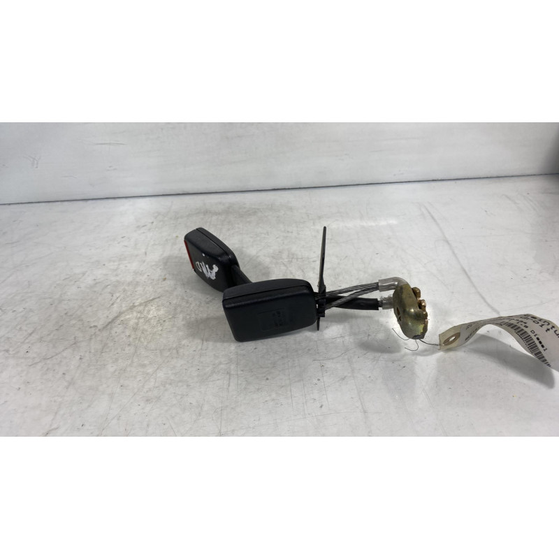 Attache ceinture arriere droit AUDI A4 1 Photo n°1