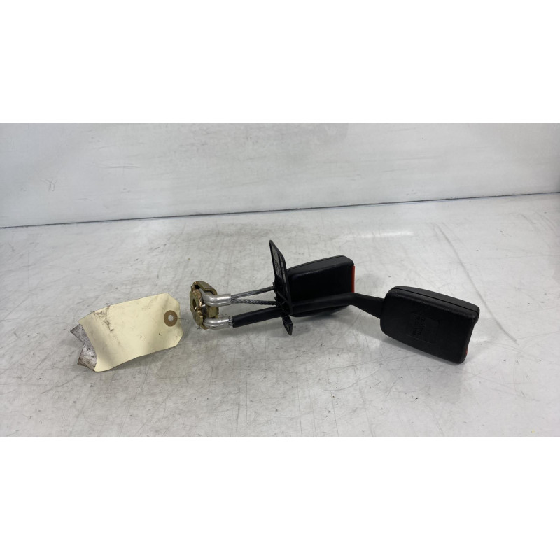 Attache ceinture arriere droit AUDI A4 1 Photo n°2