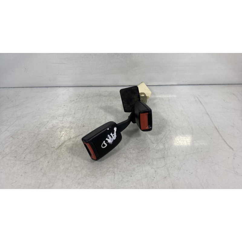 Attache ceinture arriere droit AUDI A4 1 Photo n°3