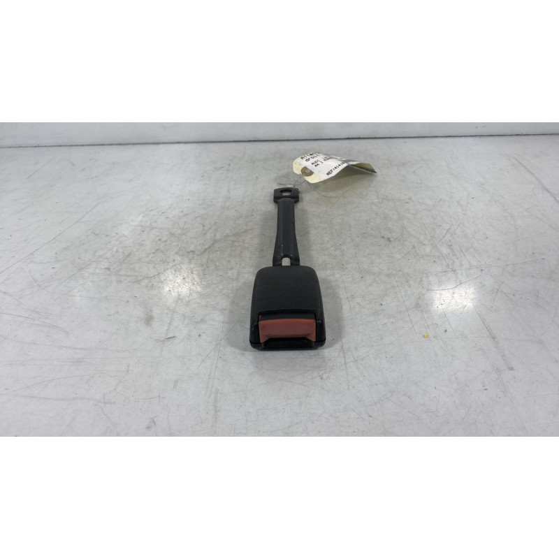 Attache ceinture avant droit AUDI A4 1 Photo n°2