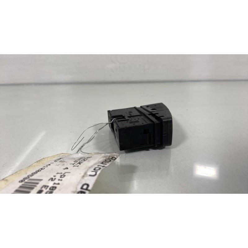 Bouton de warning SUZUKI SWIFT 4 Photo n°2
