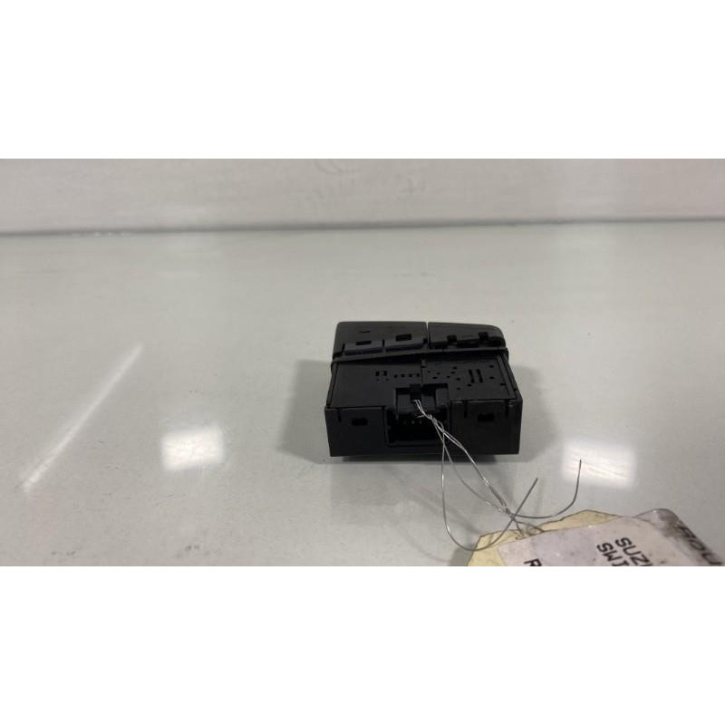 Bouton de warning SUZUKI SWIFT 4 Photo n°3