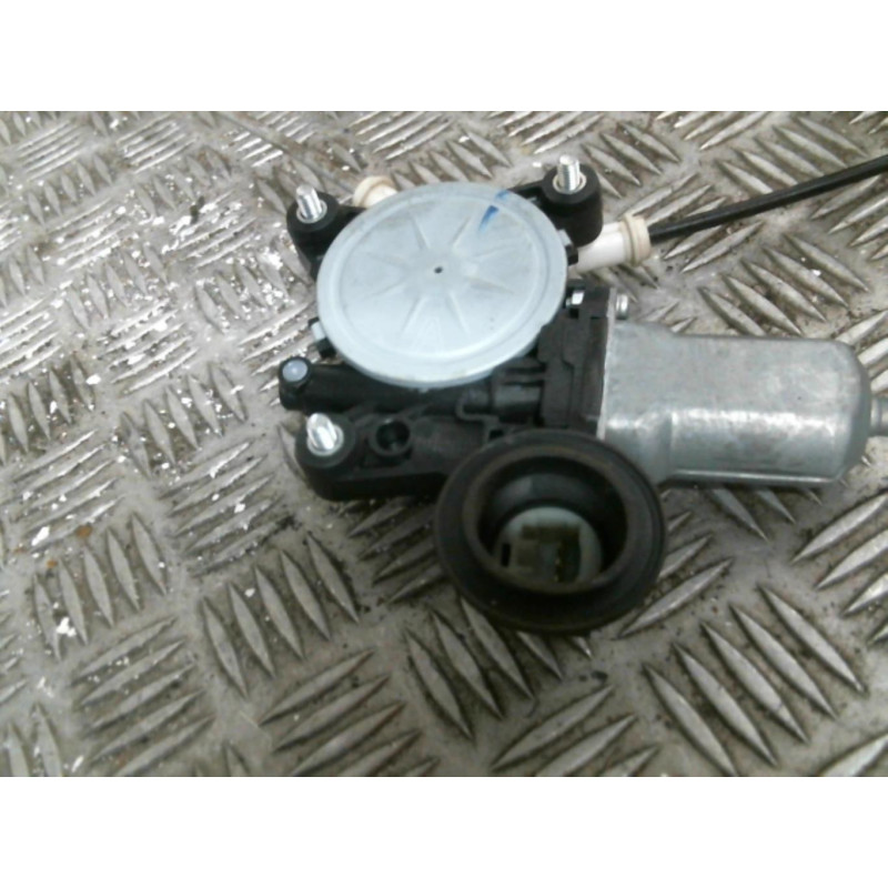 Leve vitre electrique avant gauche SUZUKI SWIFT 4 Photo n°1
