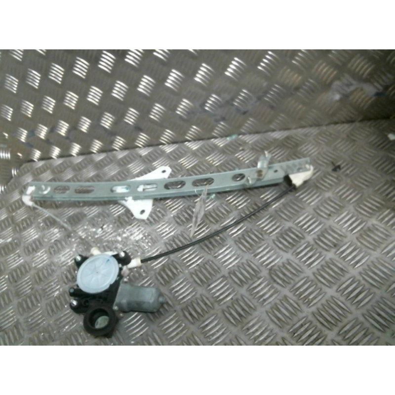 Leve vitre electrique avant gauche SUZUKI SWIFT 4 Photo n°2