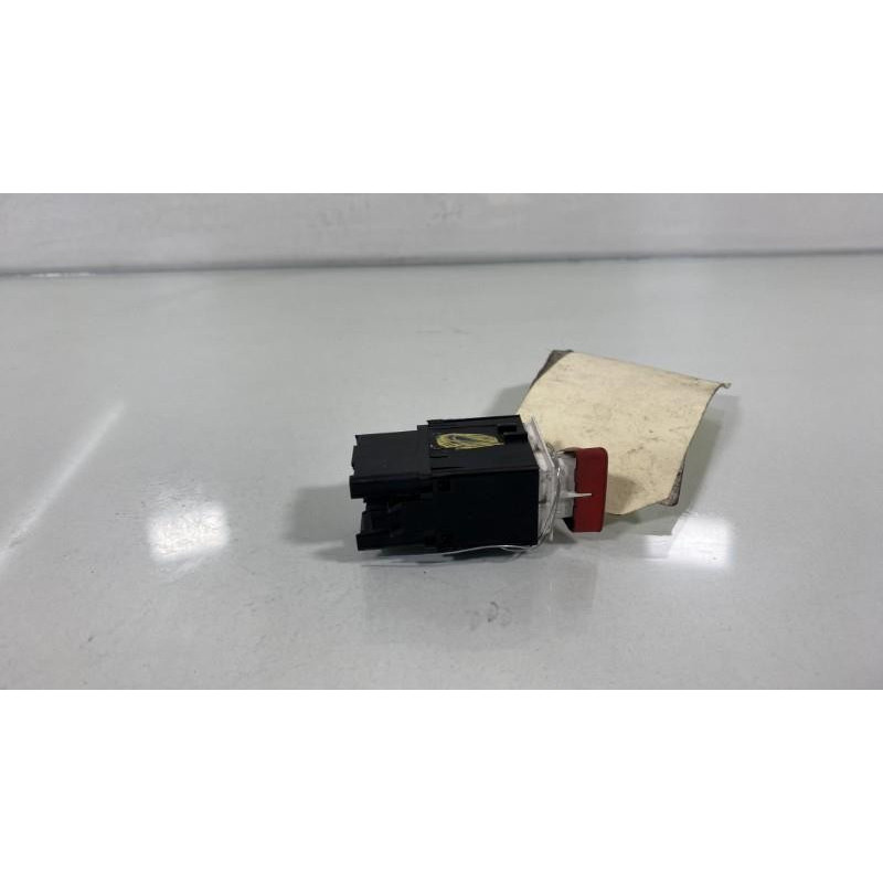 Bouton de warning VOLKSWAGEN PASSAT 5 Photo n°3