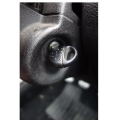 Attache ceinture arriere droit PEUGEOT 206