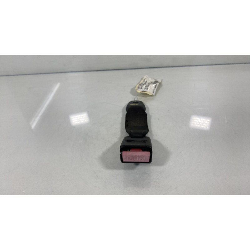 Attache ceinture arriere gauche PEUGEOT 206 Photo n°1