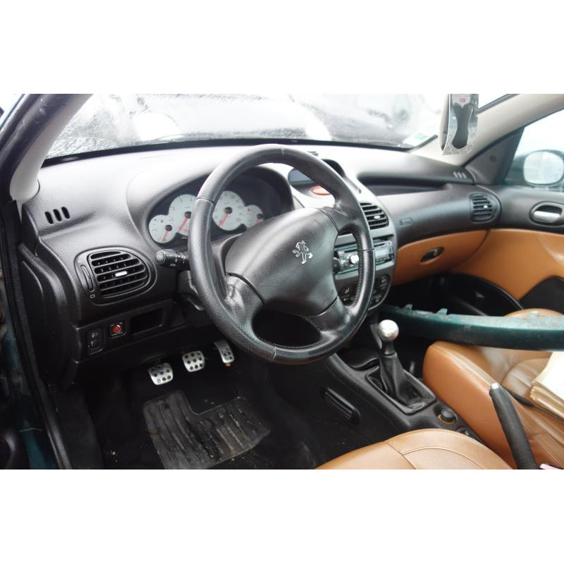 Attache ceinture arriere gauche PEUGEOT 206 Photo n°8