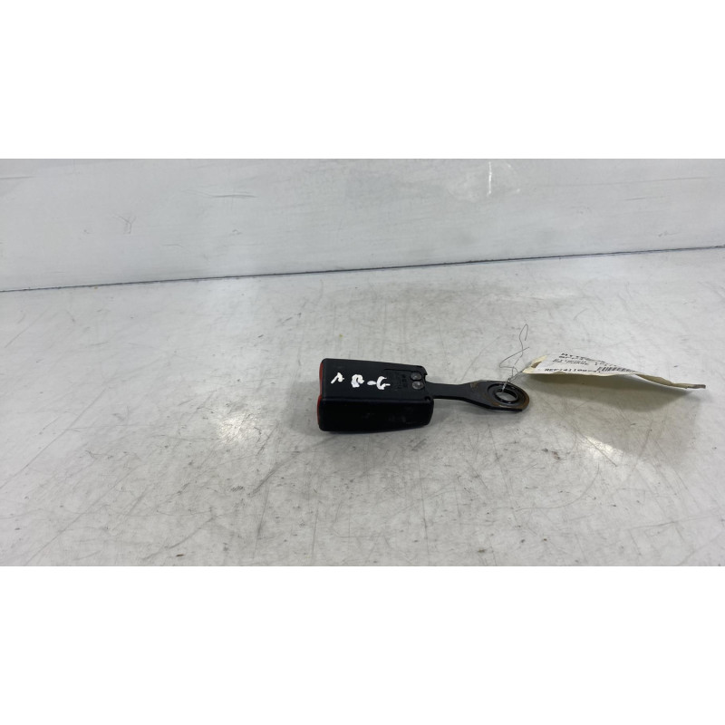 Attache ceinture arriere gauche CITROEN C2 Photo n°1