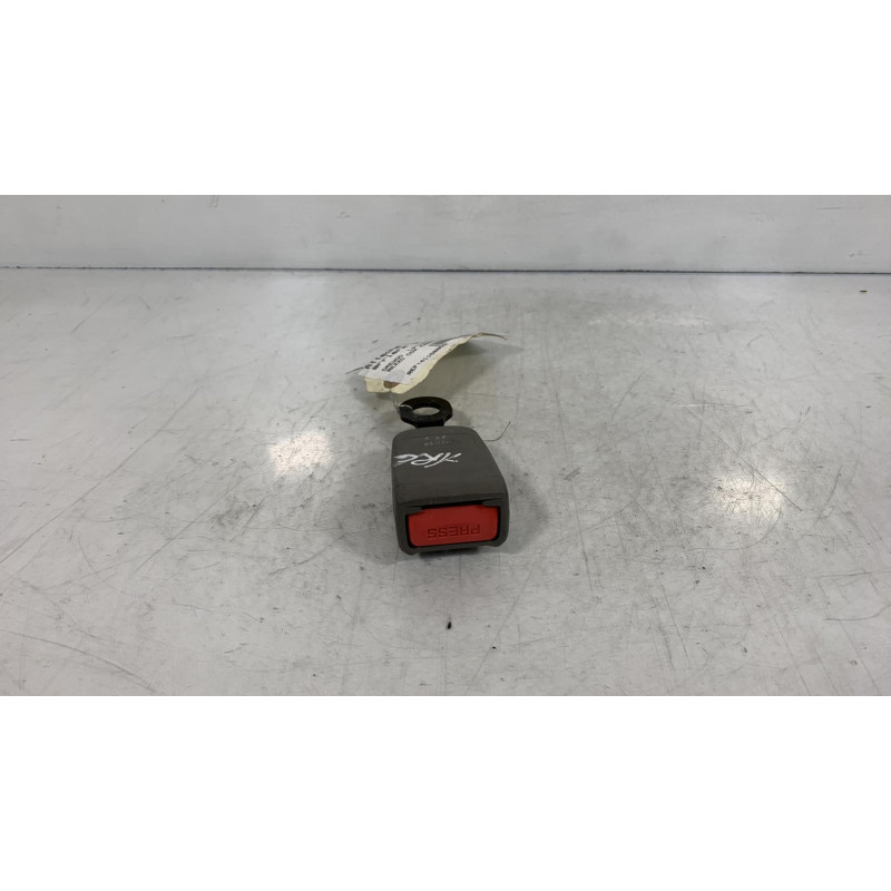 Attache ceinture arriere gauche DAEWOO REZZO Photo n°3