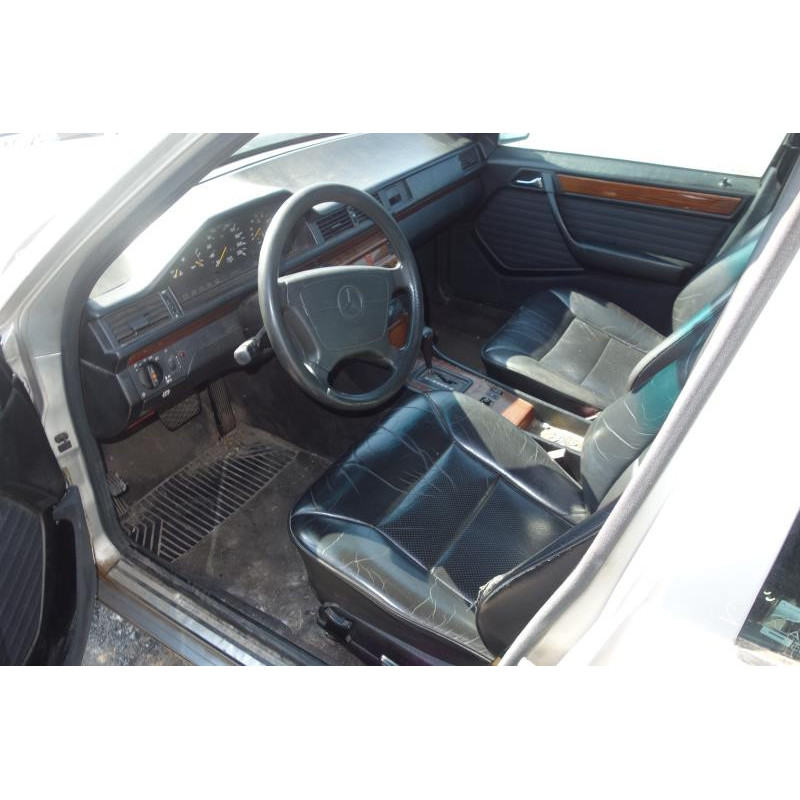 Trappe d'essence MERCEDES 300 W124 Photo n°8