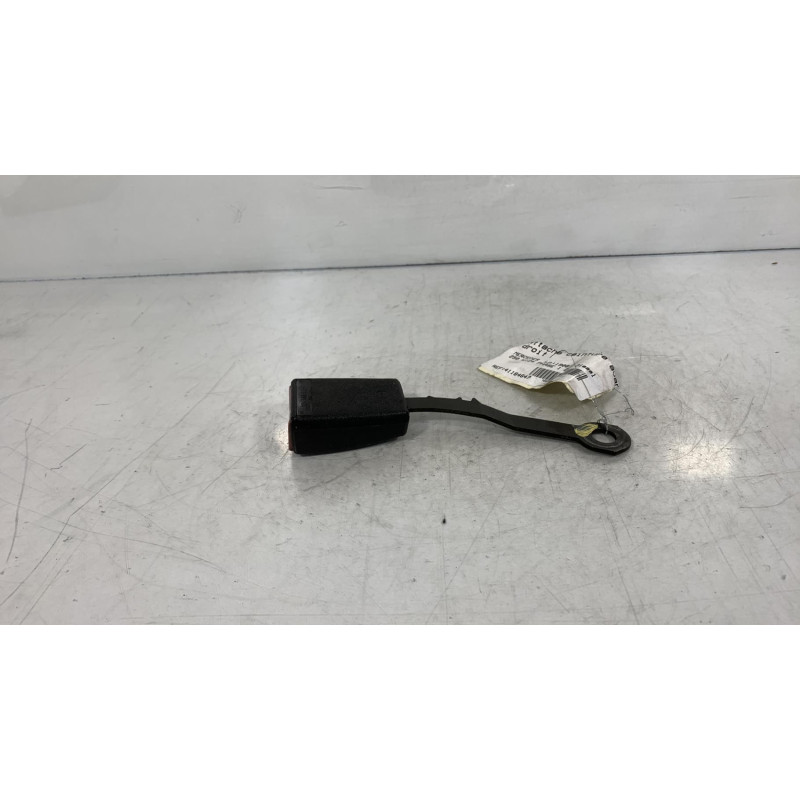 Attache ceinture avant droit MERCEDES 250 W124 Photo n°2