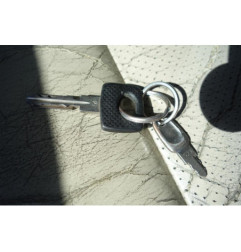 Attache ceinture avant droit MERCEDES 250 W124