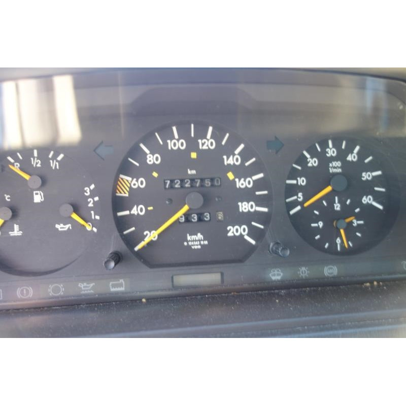 Pretensionneur de ceinture avant droit MERCEDES 250 W124 Photo n°9
