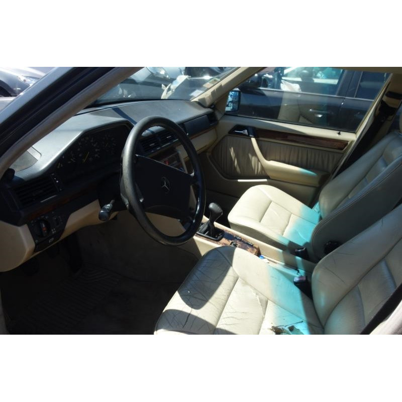 Pompe lave glace avant MERCEDES 250 W124 Photo n°8