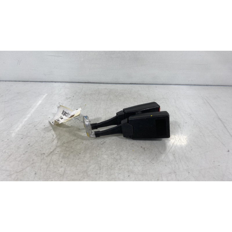 Attache ceinture arriere droit OPEL CORSA C Photo n°2